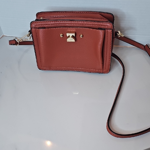 Elegant Orange Crossbody Bag - Picture 2 of 7